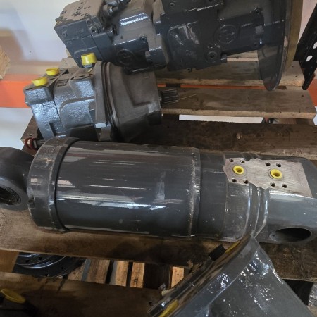 LIEBHERR - A910 - Excavadora de neumáticos - cilindro estabilizador