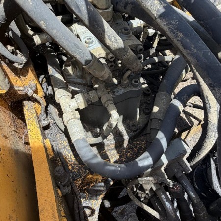 LIEBHERR - R900B - Crawler Excavator