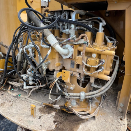 CATERPILLAR - 325F - Excavadora de cadenas - distribuidor 