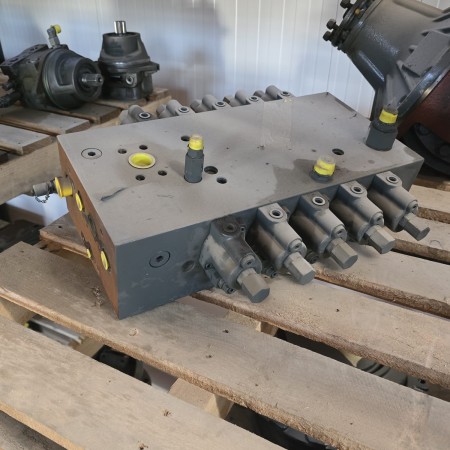 LIEBHERR - A900C - Excavadora de ruedas - Distribuidor