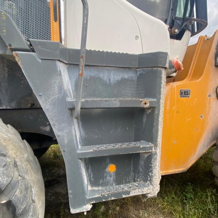 LIEBHERR - L566 - Cargadora de ruedas - Pies móviles