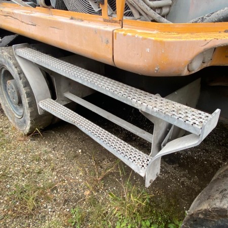 LIEBHERR - LH22M - Excavadora de ruedas - Patas móviles