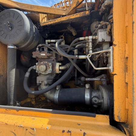 LIEBHERR - R900B - Crawler Excavator