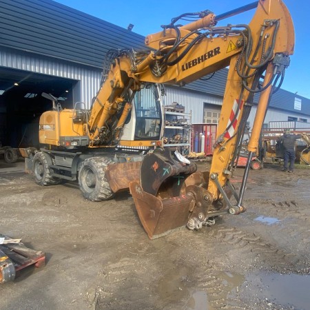 LIEBHERR - A314 - Excavadora de ruedas - BIELA