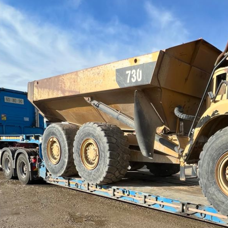 CATERPILLAR - 730C - Camión volquete