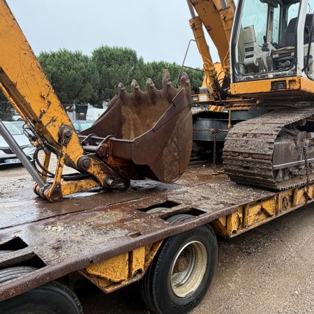 LIEBHERR - R900B - Crawler Excavator