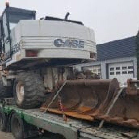 CASE - 588P - Pelle à pneus