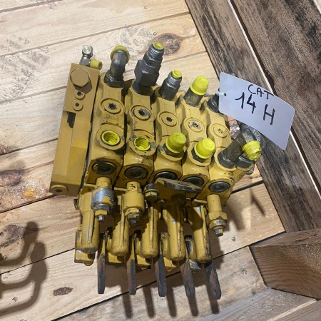 CATERPILLAR - 2 PM - Motoniveladora - Distribuidora