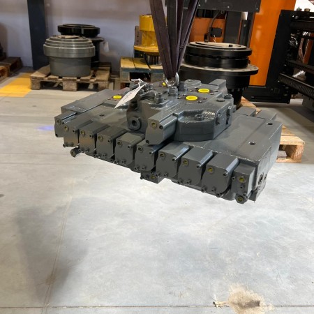 LIEBHERR - R946 - Excavadora de cadenas - Distribuidor